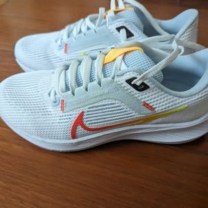Nike zoom running sneakers
